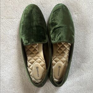 Birdies Forest Green Velvet Flats NWOT